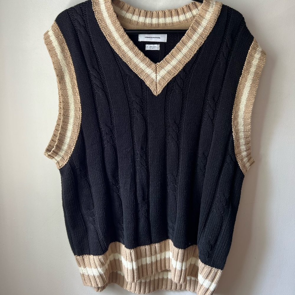 Urban Outfitters sweater Vest size Medium